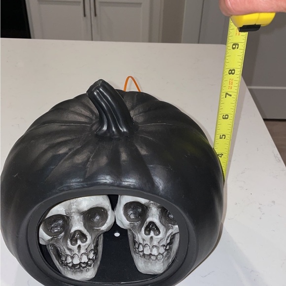 Light Changing Skull Pumpkin - Picture 9 of 9